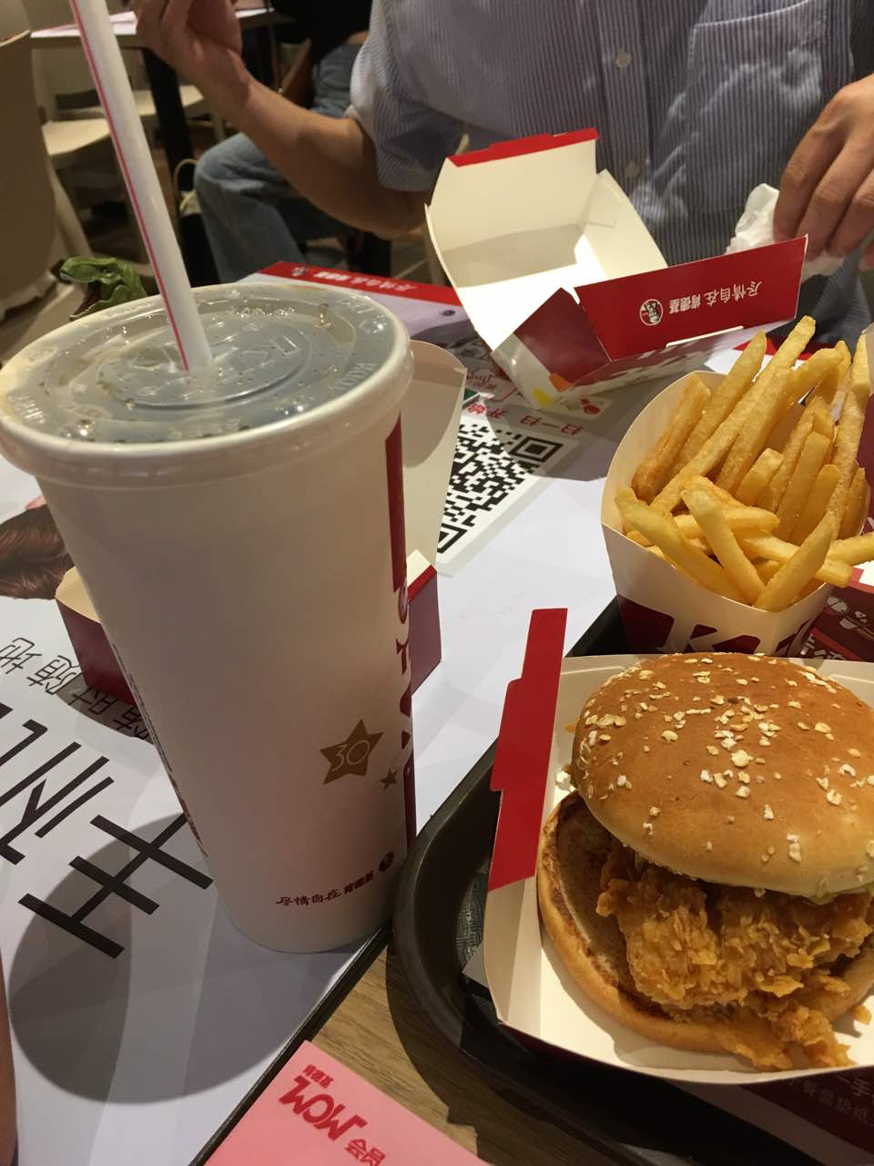 2022肯德基(汉街店)美食餐厅,女儿每次都会来这里吃鸡块和.