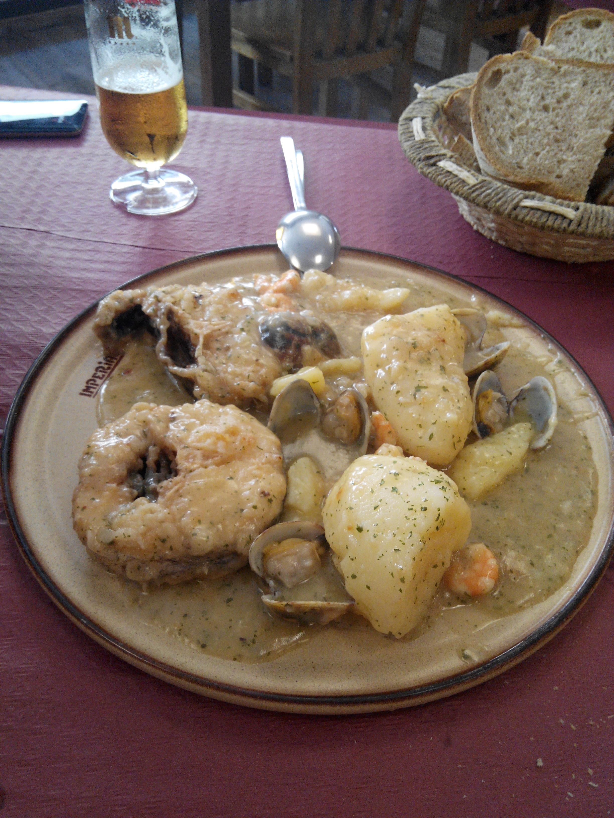 muy bueno todo, chipirones, raxo, y especialmen.