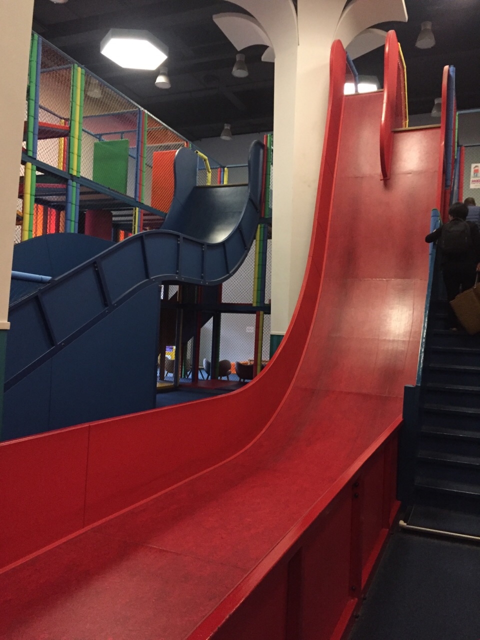 彻天彻地童玩中心