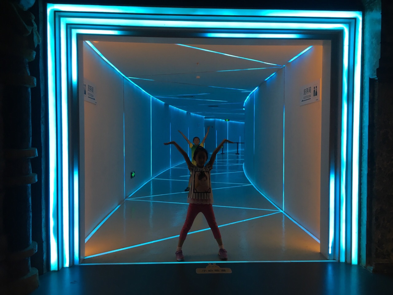 深渊密室最刺激,悬崖密室玩了两遍,石盘密室和石板密室需要配合默契