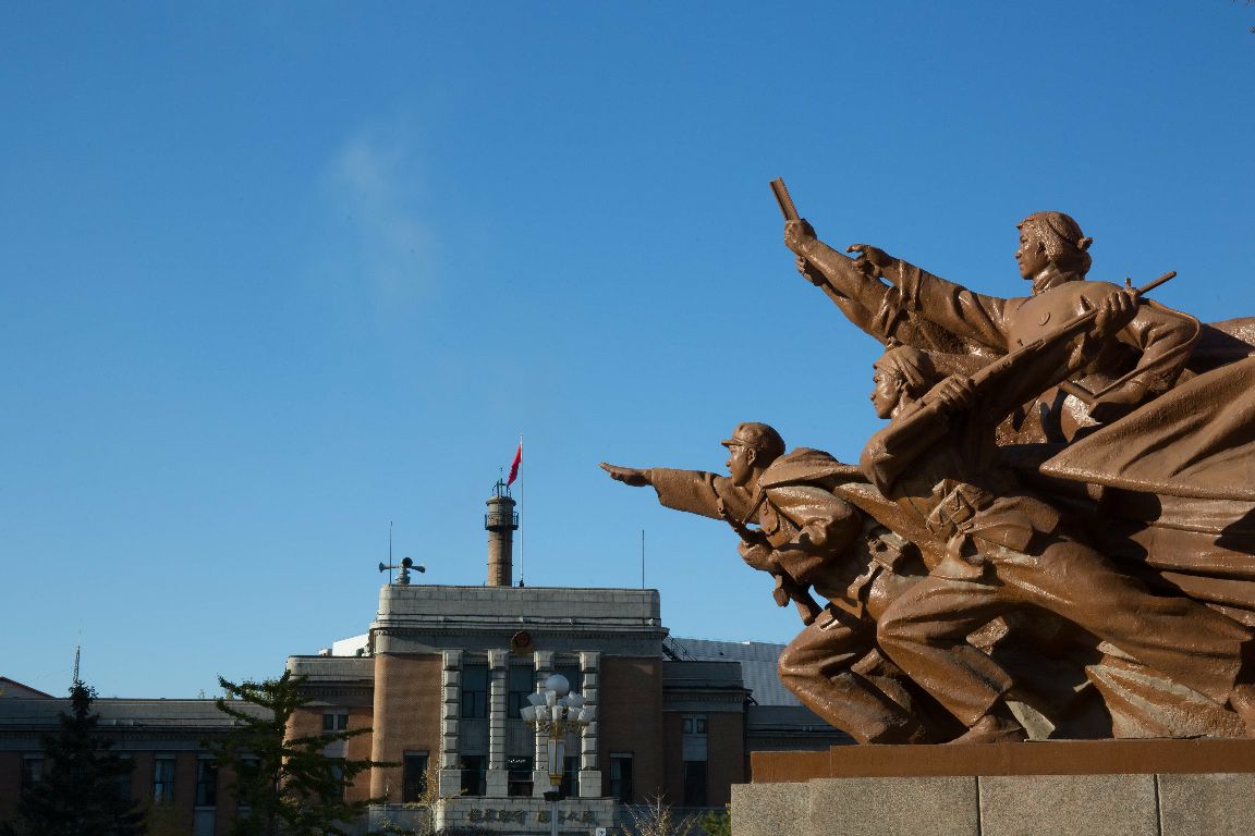 浪速广场更名为中山广场,沈阳解放后仍沿用此名;文化大革命时期称红旗