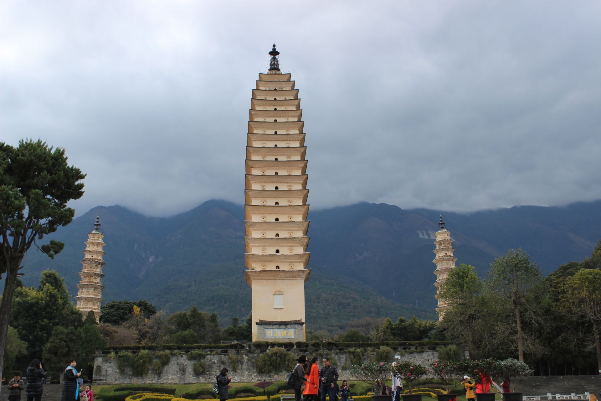 大鹏金翅鸟广场