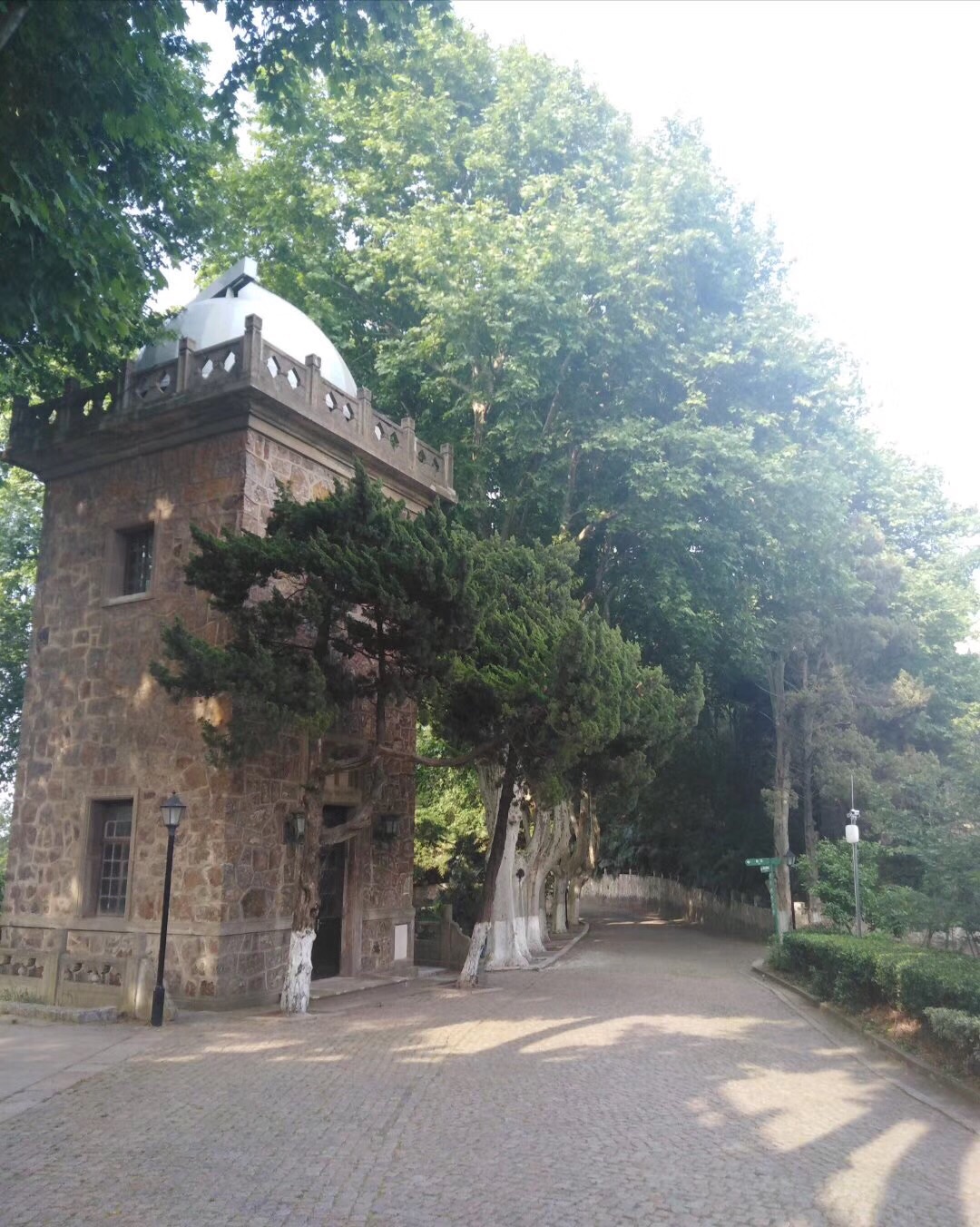 天堡城的都市非常险要控制着尧化门岔路口麒麟门上坊门等地方位于南京
