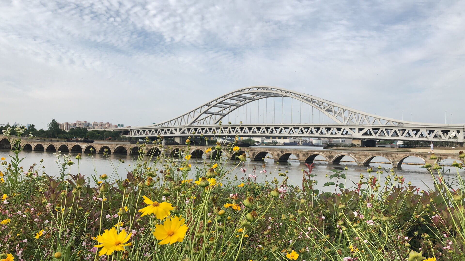 【携程攻略】苏州三步二桥景点,三步二桥俗称双桥，是甪直古镇的一大重要标志。甪直是中国著名的桥乡…