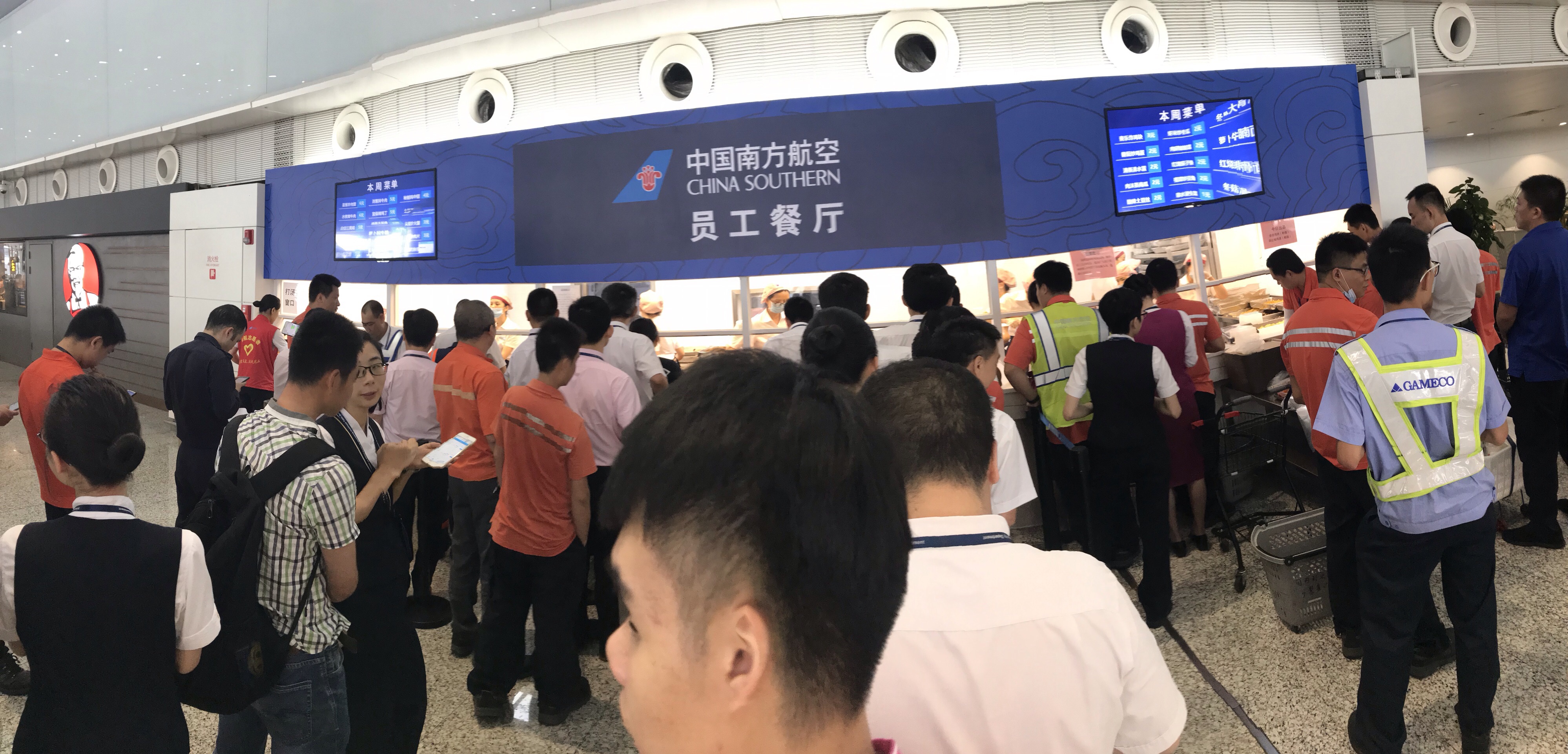 2021中国南方航空公司员工餐厅美食餐厅,新鲜美味,广阔的用餐区域优.