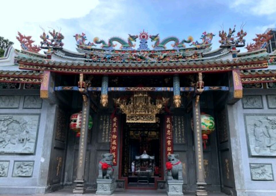 义安会馆始建的正确年份已无可稽考,估约有二百多年历史,这是由当时