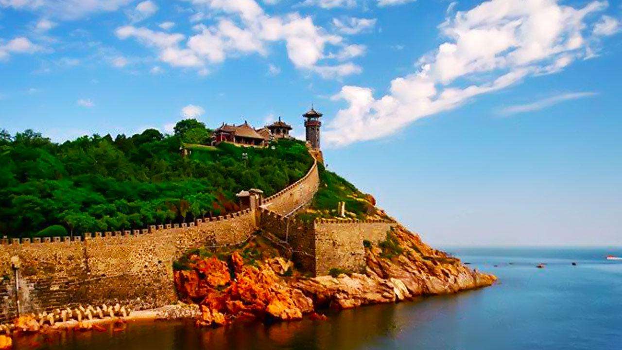 山在虚无缥缈间相传蓬莱瀛州.方丈是海上的三座仙山