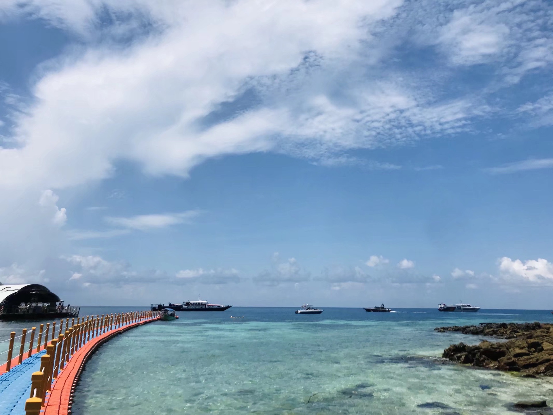 【携程攻略】兰卡威湿米岛景点,Pulau Beras Basah ， 这里的景色超美，也是跳岛游中的一站，这里可…