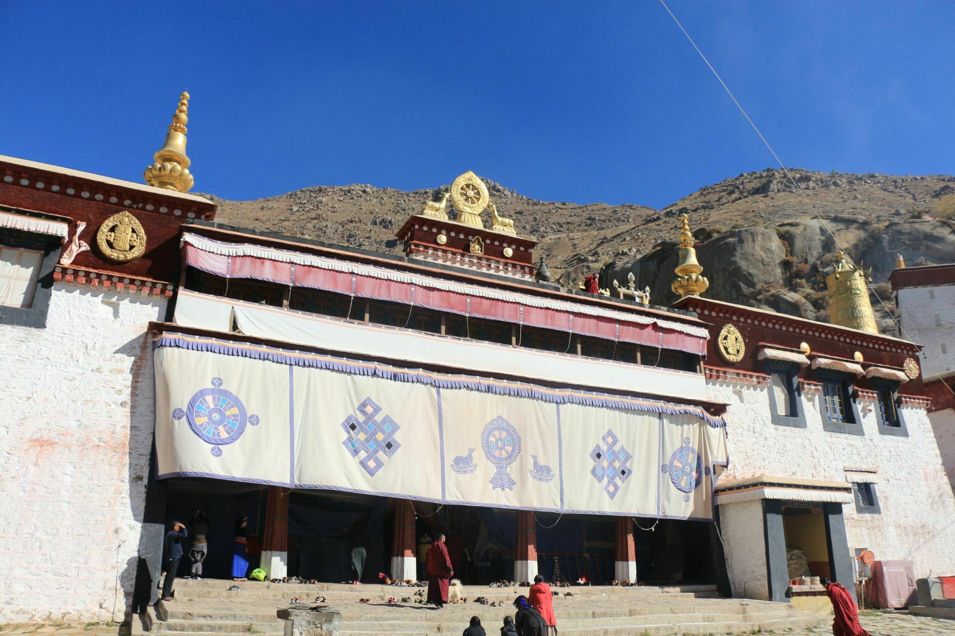 拉萨色拉寺 西藏最漂亮的寺院 汇聚了世间最浓烈的色彩|寺庙|色拉寺|寺院_新浪新闻