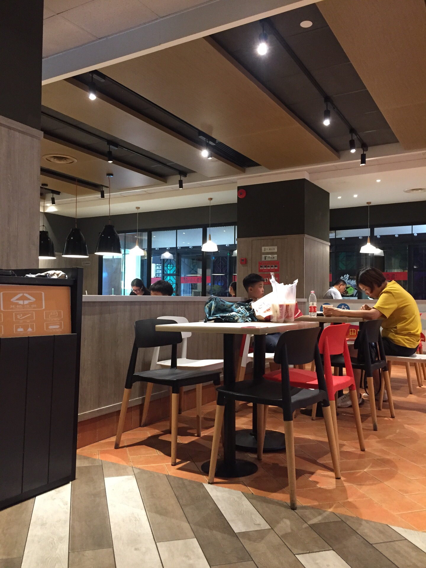 2023肯德基(杭州信义坊店)美食餐厅,洗手间一直处于关闭状态(运.