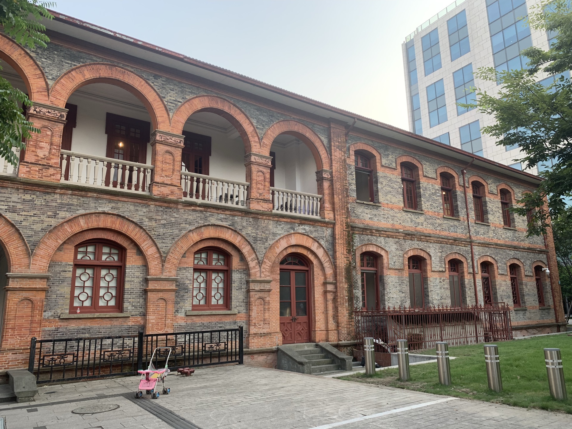 现在的功能是杭州城市建设陈列馆,记录了杭州的古代,近代和现代的城市