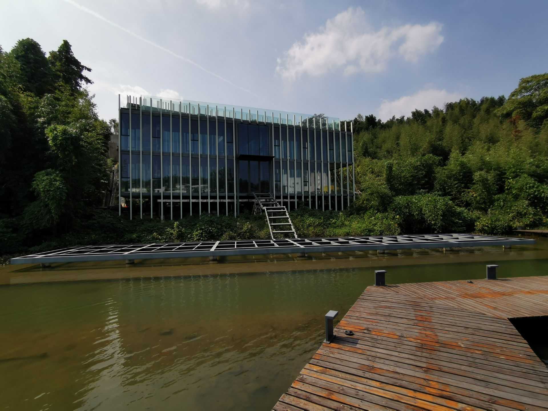 才能看懂一二(美术馆的门票感觉不值),艺术湖区的建筑还是非常有特色