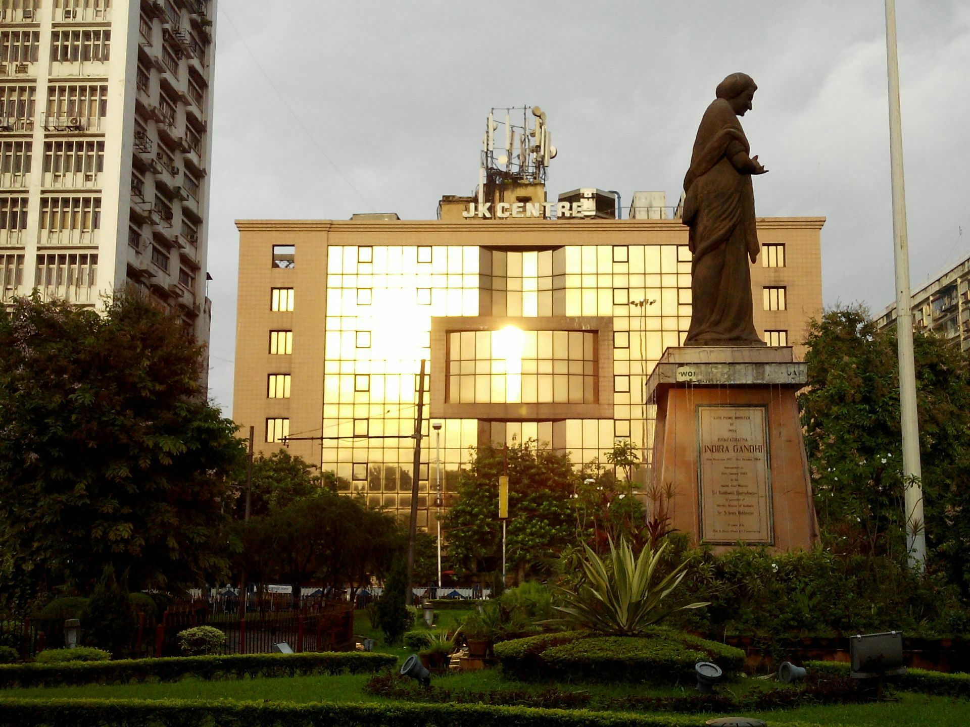 加尔各答公园街是在加尔各答市区,当天去的时候碰巧下大雨,感觉好像