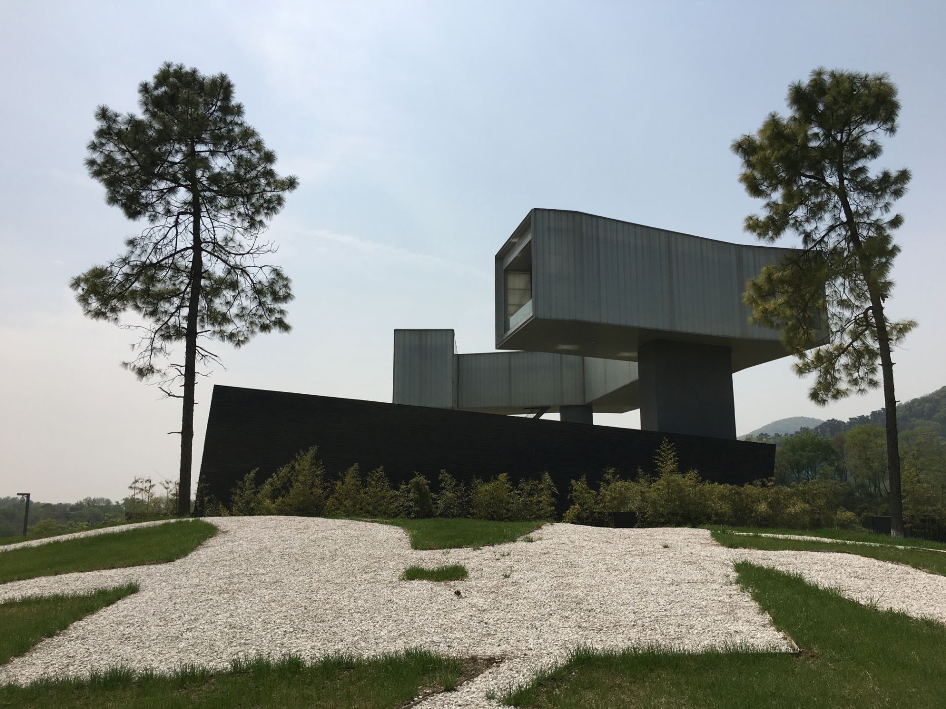 四方当代美术馆,也叫中国国际建筑艺术实践展,位于南京市浦口区佛手湖