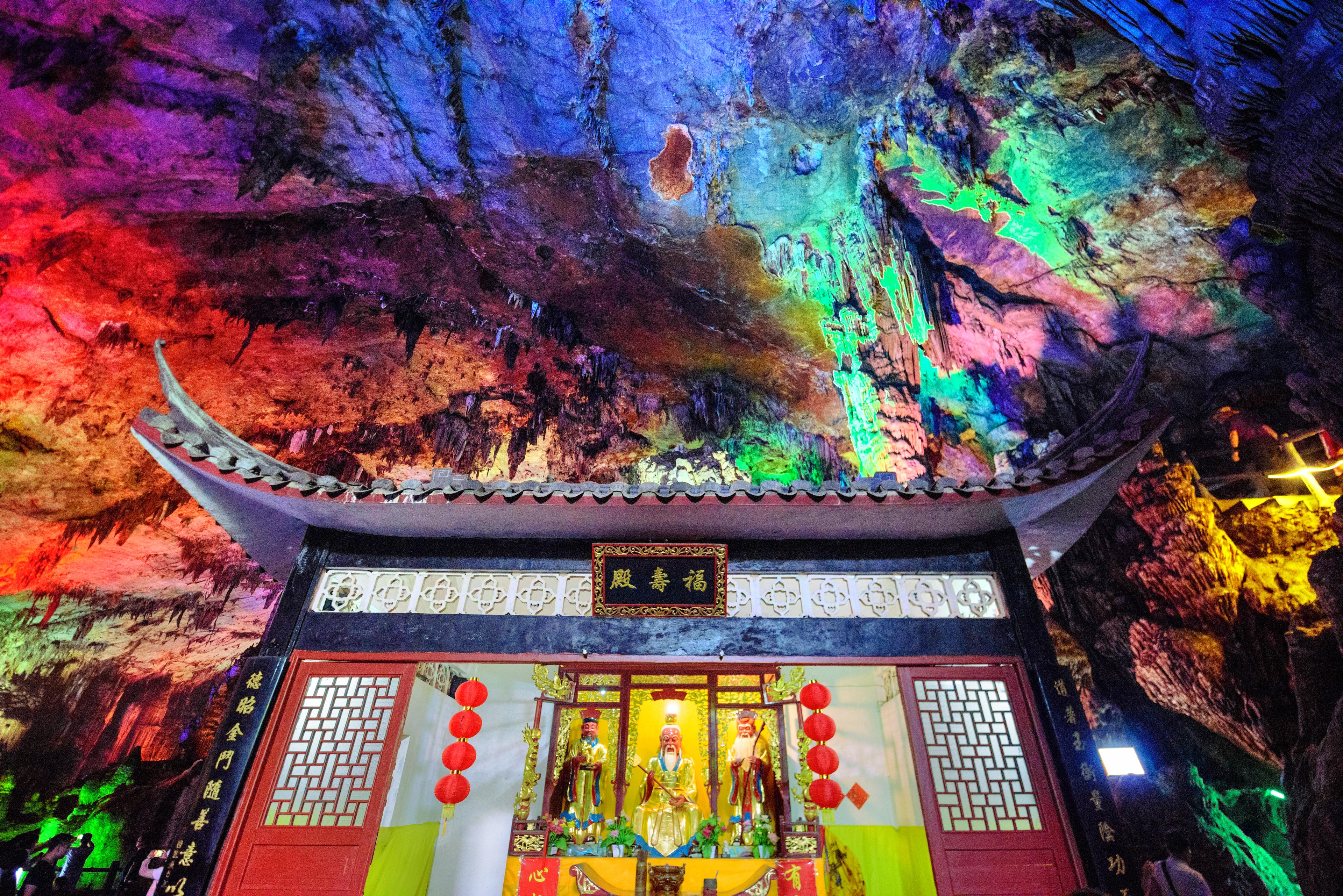 兜率岩  直线距离7.6km