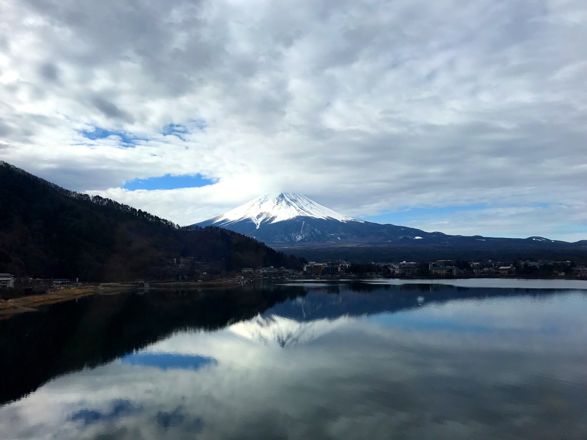 【携程攻略】富士河口湖町河口湖景点,河口湖是富士町最值得去的景点。一年四季都很美。今年因为家人朋友来…