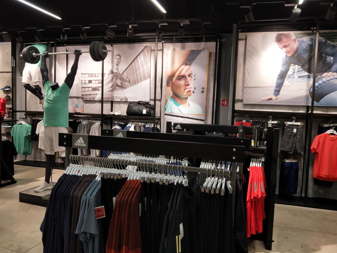 但是里面一点折扣也没有没有什么意思款式方面倒是比较的新