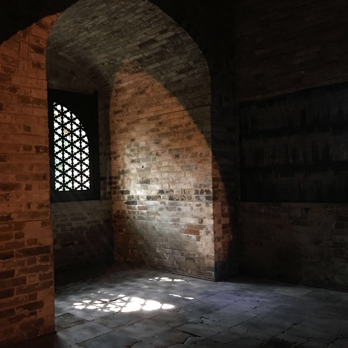 【携程攻略】南京灵谷景区景点,五张图分别是灵谷塔内,塔上风光(能望