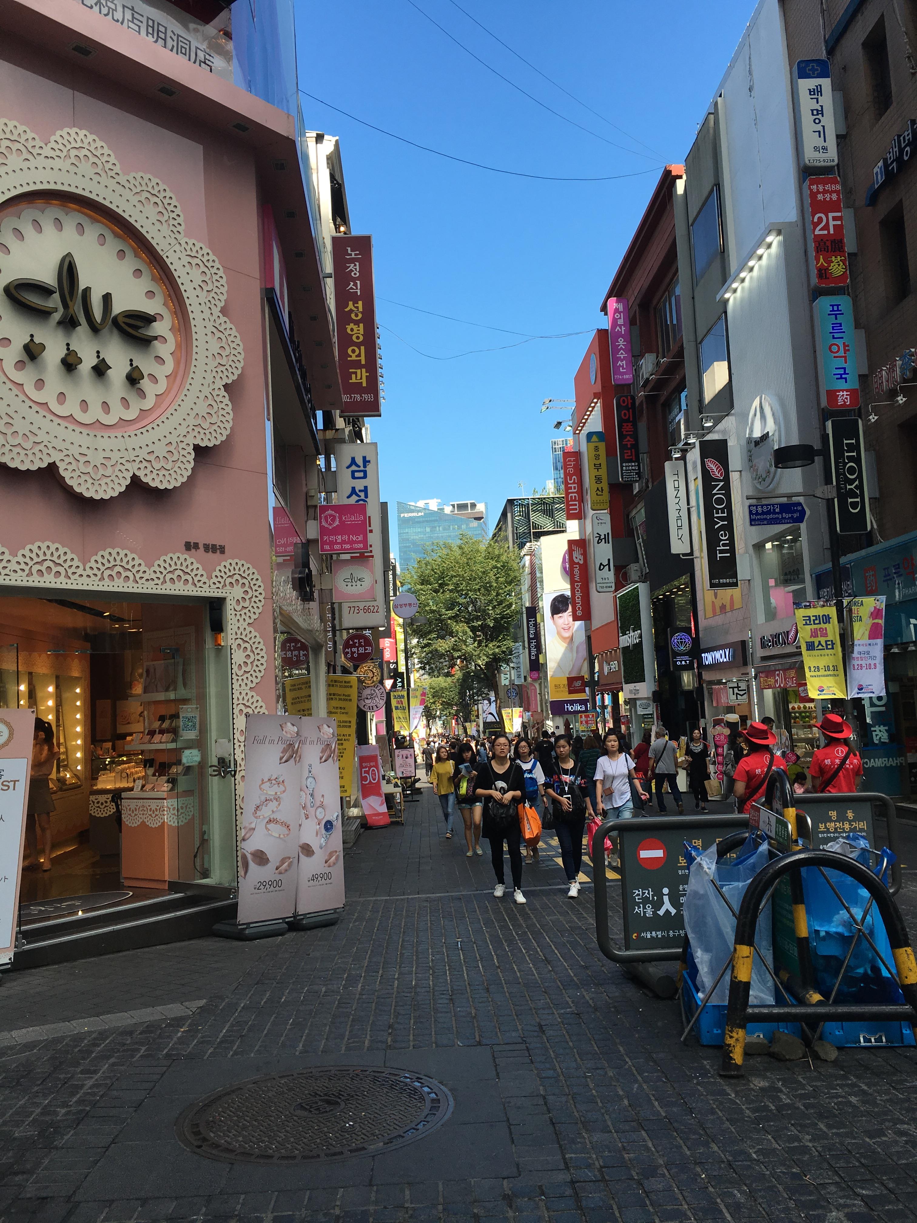 【携程攻略】首尔明洞步行街景点,到首尔旅游必不可少的一条热名购物街，不管是外国人还是韩国人，都喜…