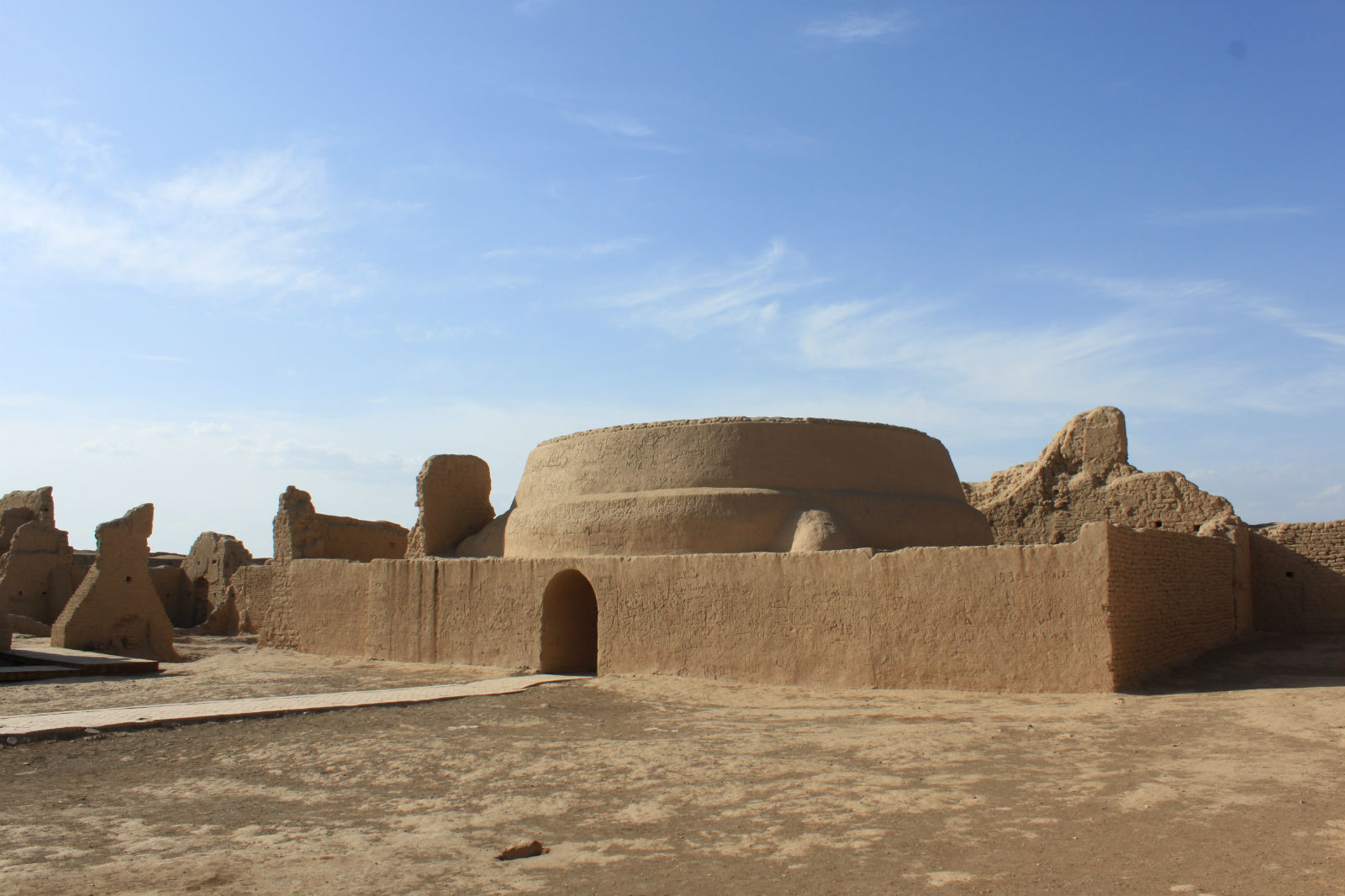 【携程攻略】吐鲁番高昌故城景点,新疆的路修得真好,都是快速路,风驰
