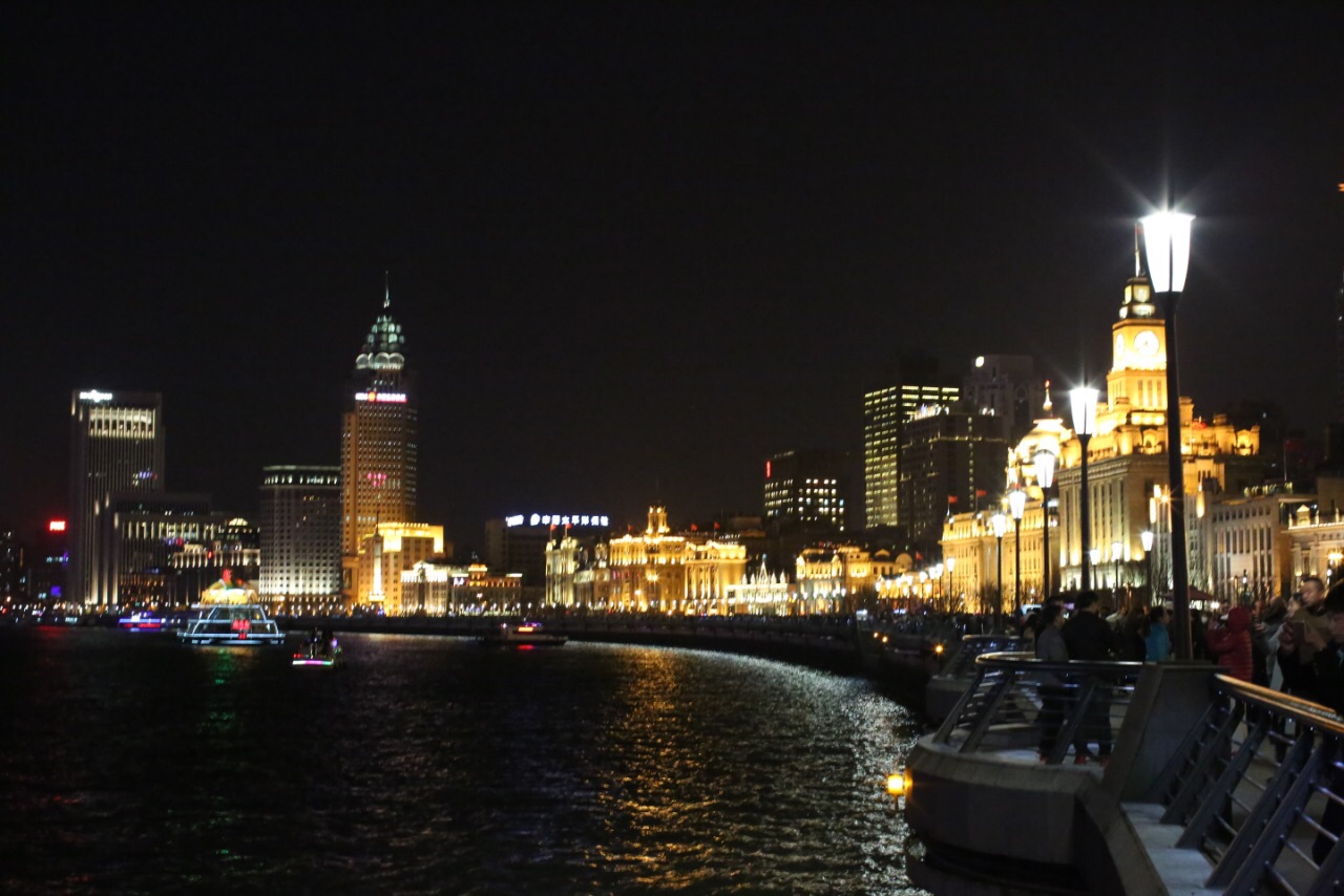 【携程攻略】上海外滩景点,夜景很美,适合照相,春夏季人很多