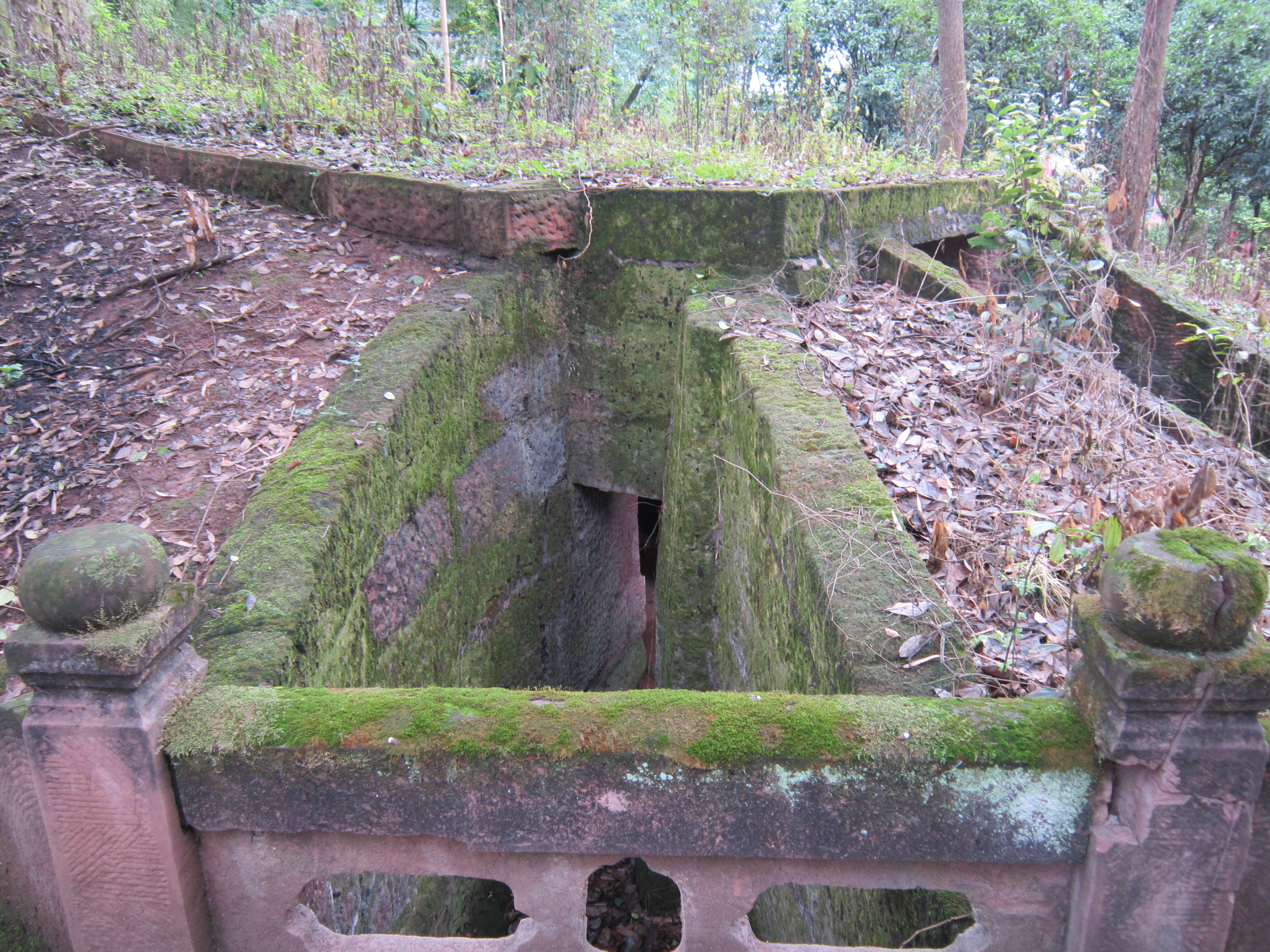 评论详情彭山县江口崖墓博物馆位于彭祖山下的江口古镇下江口,这一带