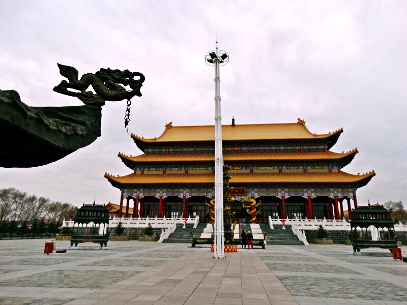华藏寺位于黑龙江省五常市拉林满族镇,住持上果下杰法师,自幼笃信佛法