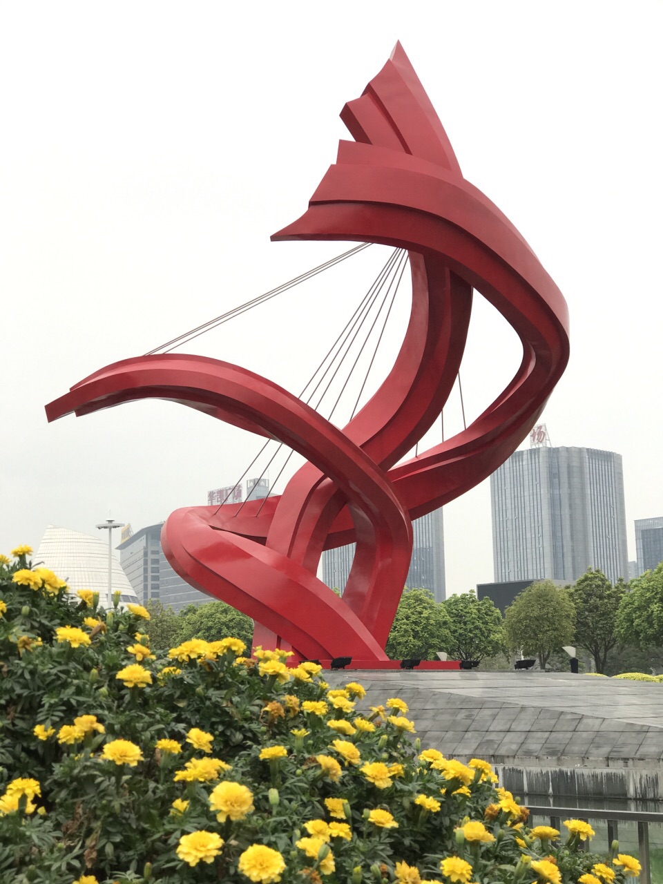 东莞中心广场雕塑图片