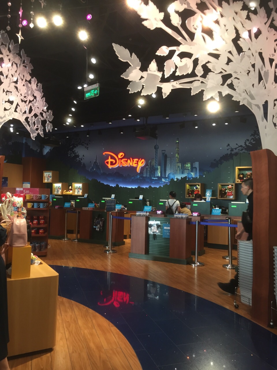 上海迪士尼旗舰店(陆家嘴店)