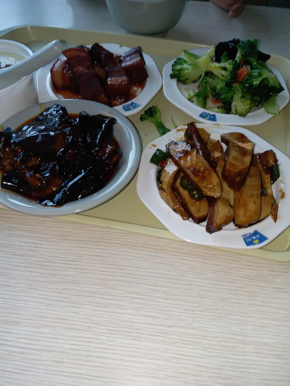 2022苏客·快餐家常菜(镇江大港店)美食餐厅,红烧肉味道不错,环境还