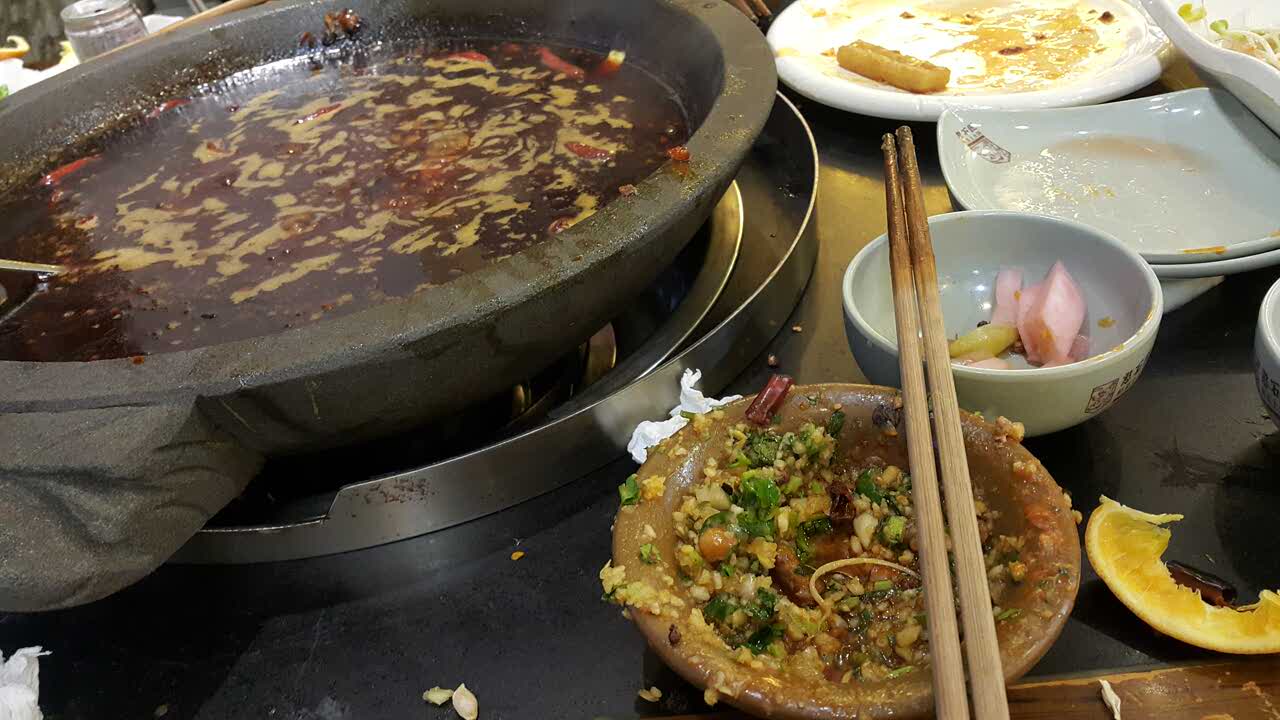 憨石匠鲜菜土火锅(红光店)