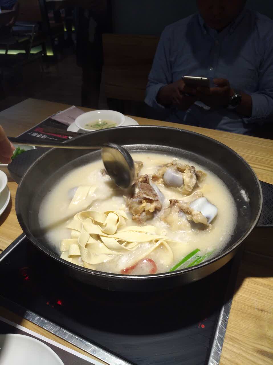 2023骨之味·筒骨汤火锅(铜锣湾店)美食餐厅,全程服务,免费的会员饮料