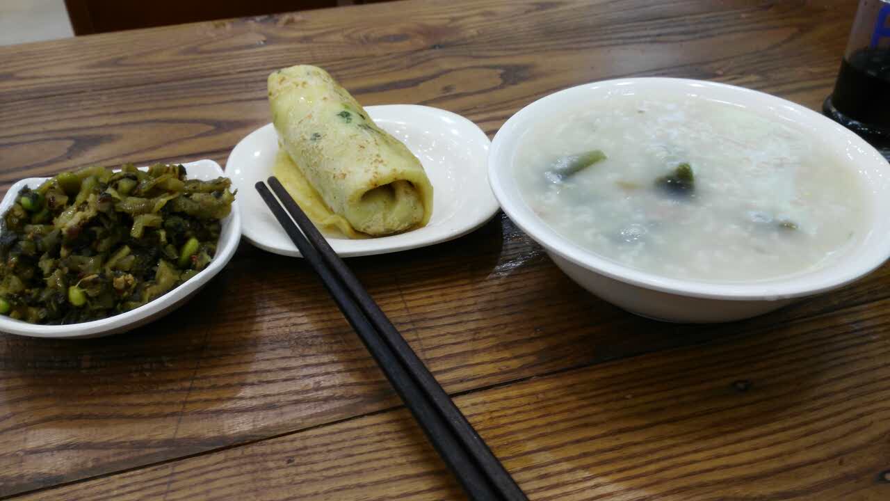 2022老太婆粥摊(沃尔玛店)美食餐厅,这里环境较好,小吃品种多.