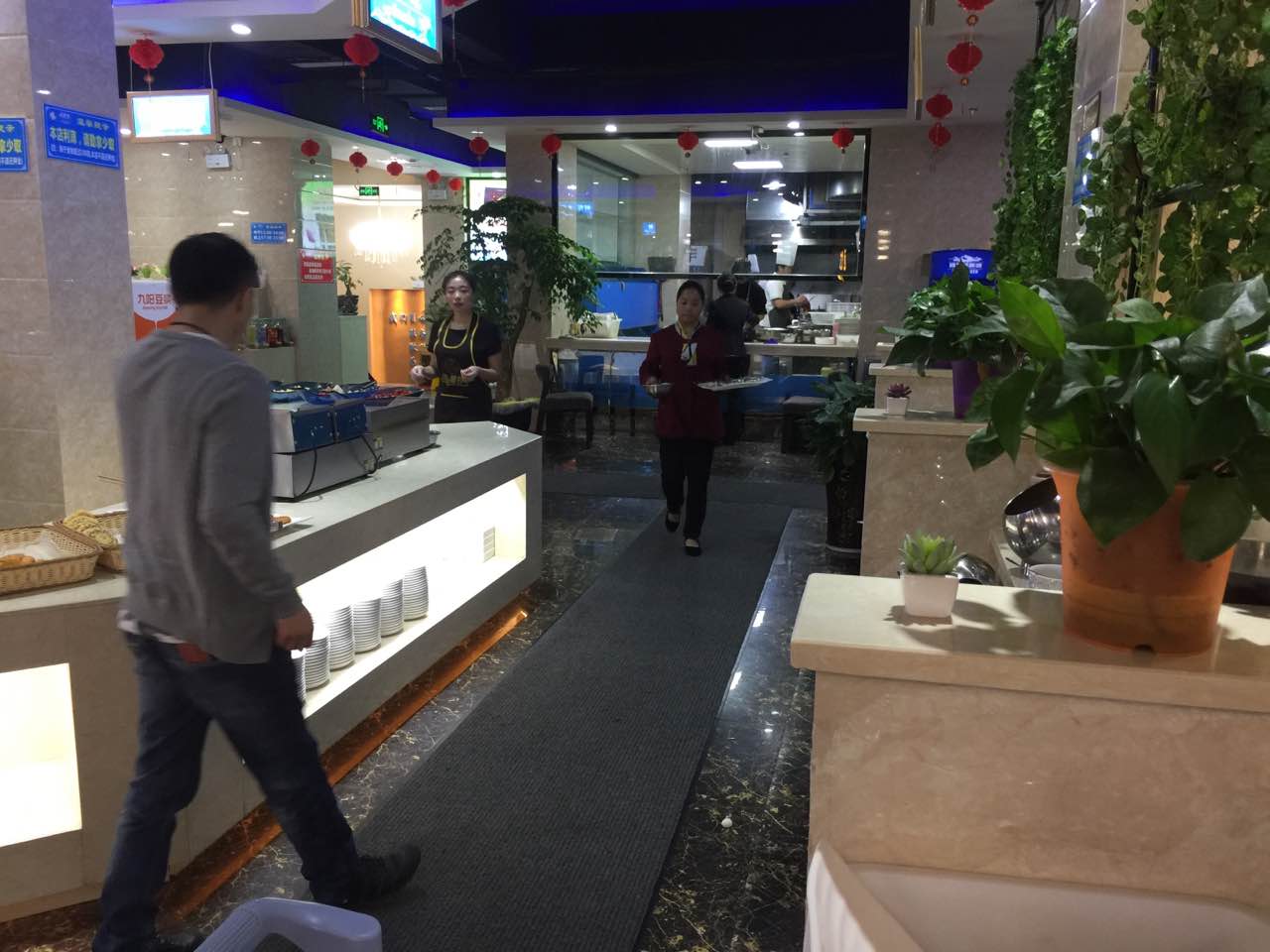 厦门渔纬港海鲜自助餐厅(湖里万达店)攻略,渔纬港海鲜自助餐厅(湖里万达店)特色菜推荐/菜单/人均消费/电话/地址/菜系/点评/营业时间【携程美食】