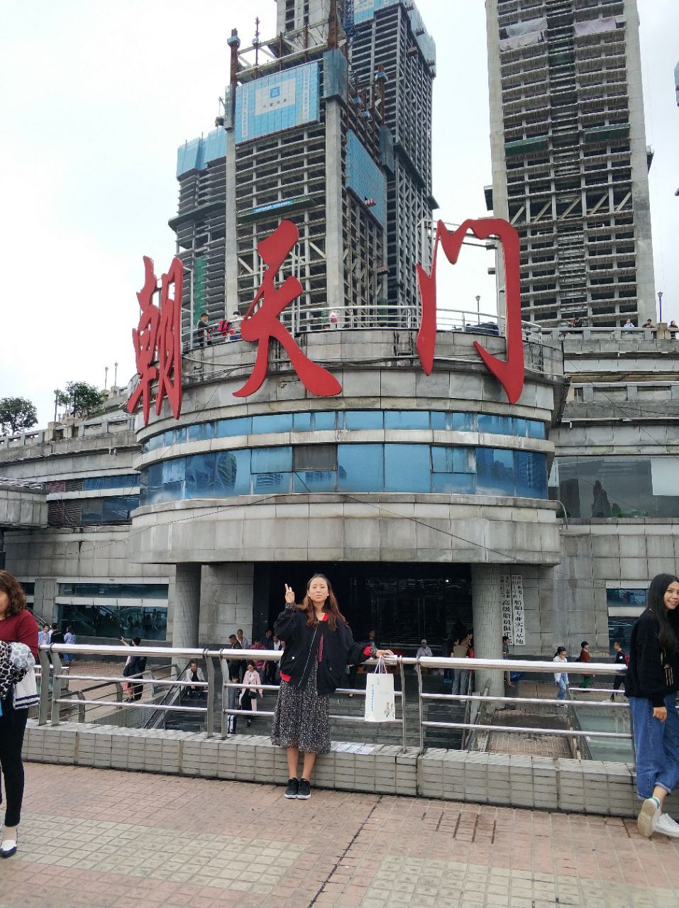 2024朝天门广场游玩攻略,朝天门位于重庆城东北长江,. 【去哪儿攻略】
