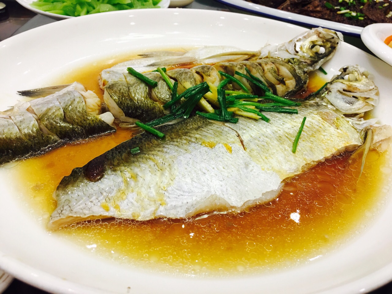 太湖的沼虾个头硕大口感紧实湖虾则是鲜美无比连魂都还在呢茭白水嫩也