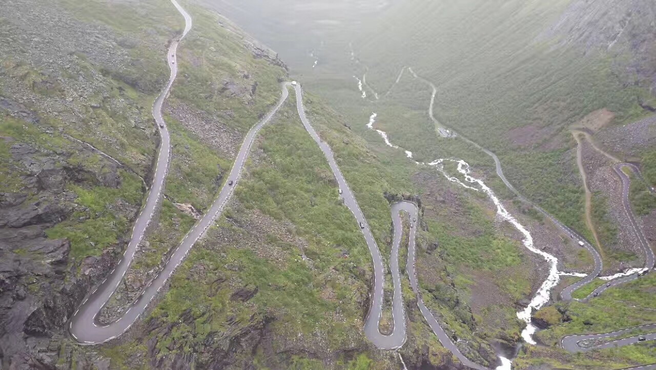 特罗斯蒂山路