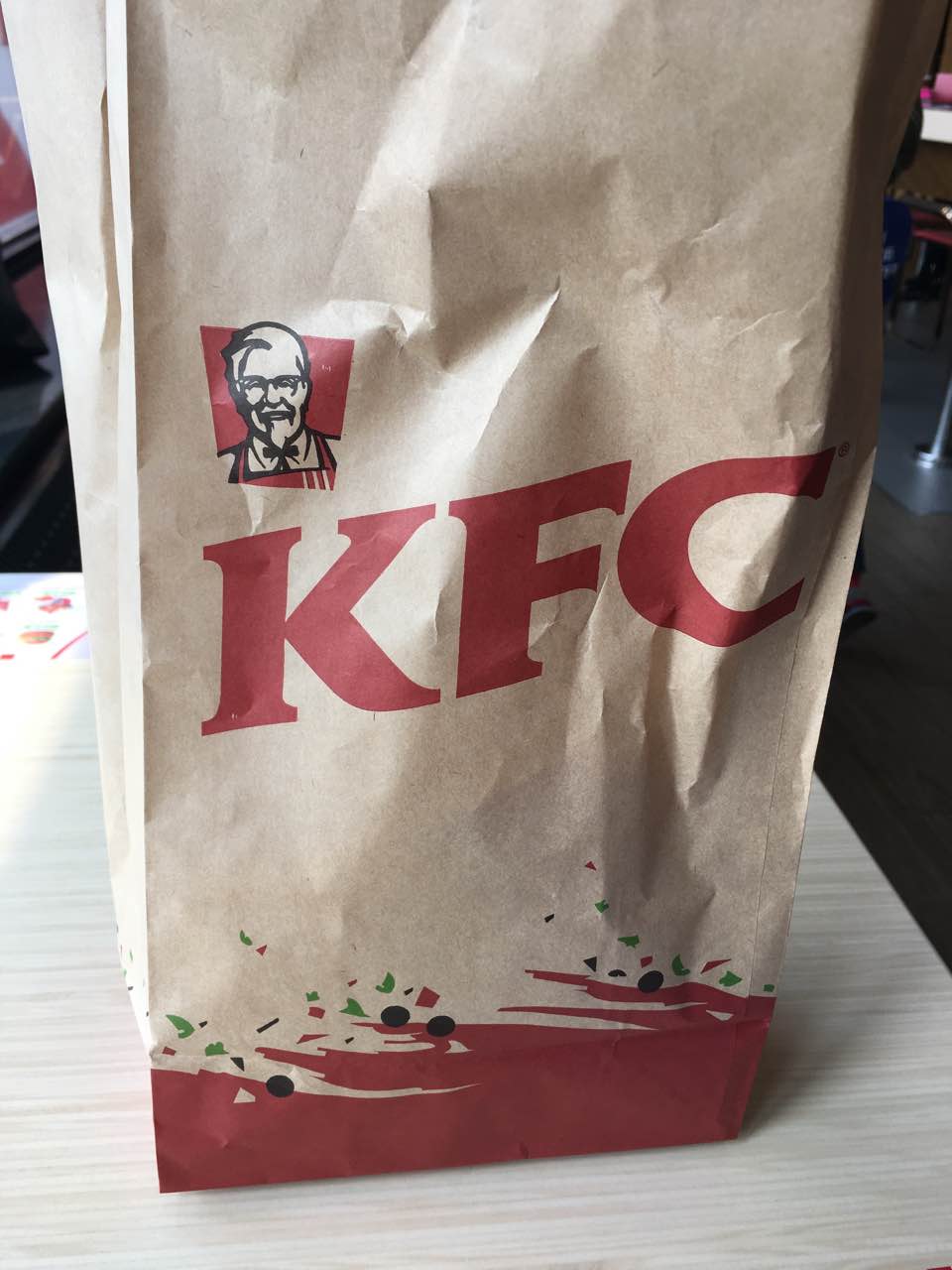 回到1987年这个真的太便宜了,花3块多钱就吃饱了,给力,肯德基环境也是