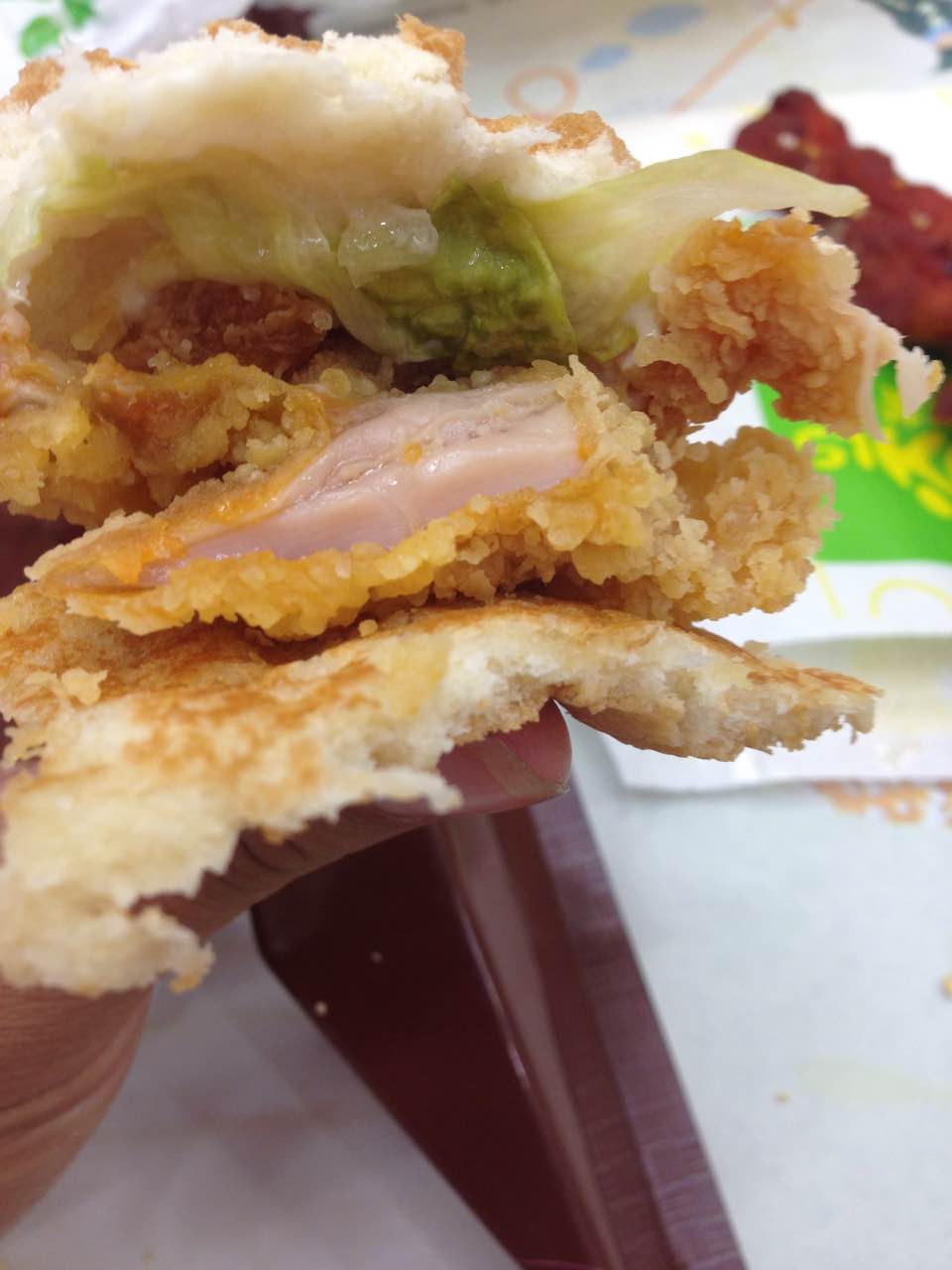 很喜欢黄金脆皮鸡!每次来华莱士必点的一个!貌似今天炸的有点过了!