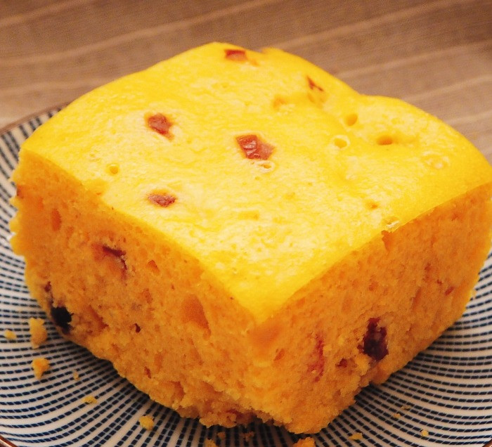 小核桃在绵密的枣糕中凸显香脆的口感整体枣糕的口感细腻回味绵甜发糕