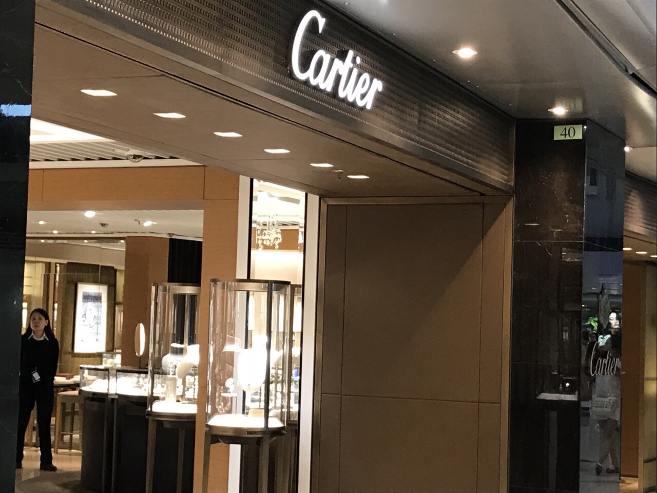 【携程攻略】香港卡地亚(机场店)购物,机场的cartier,没有大幅广告照