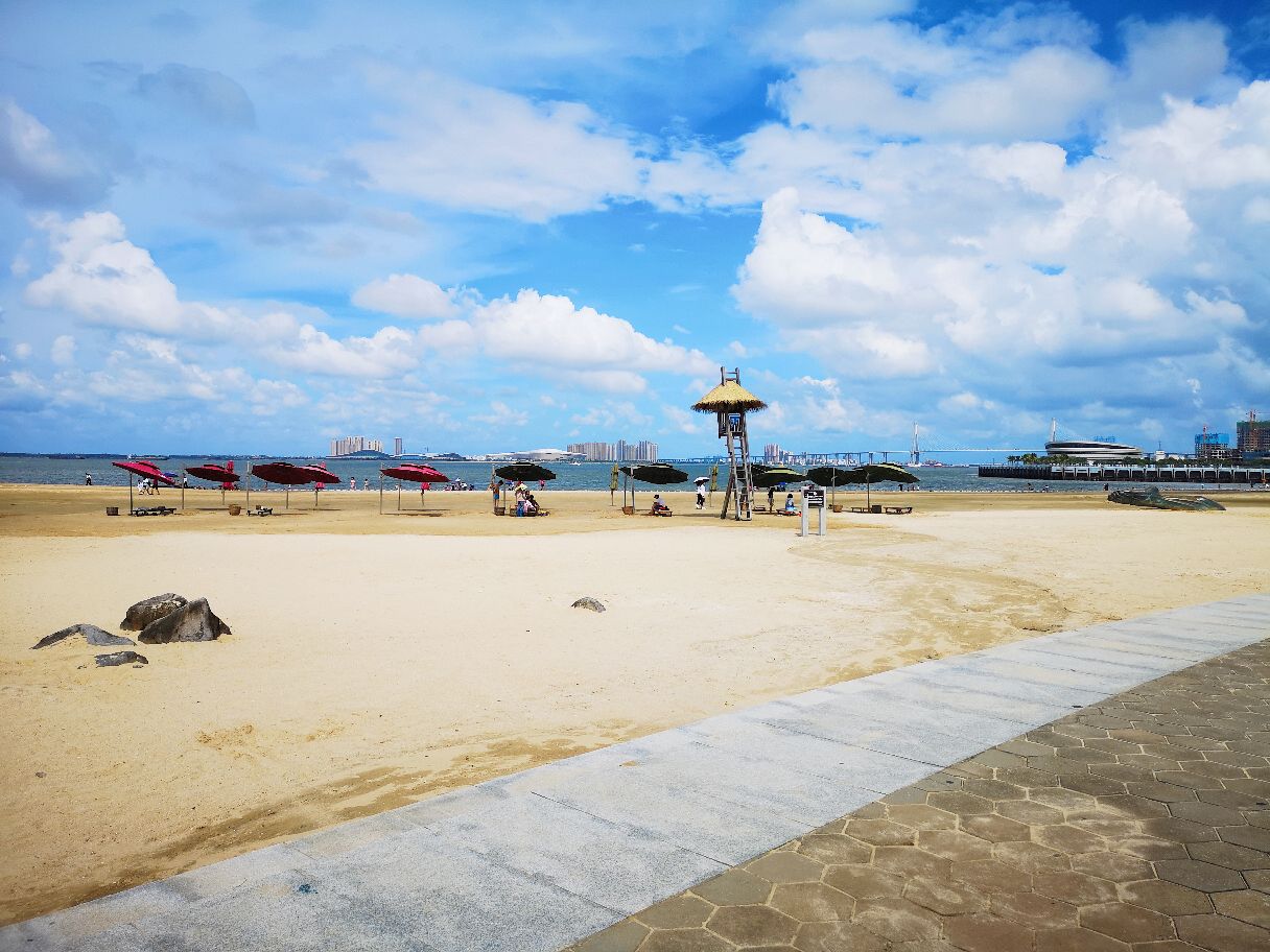 青岛西海岸最美的海水浴场，免费开放，每天可容纳10万人_金沙滩