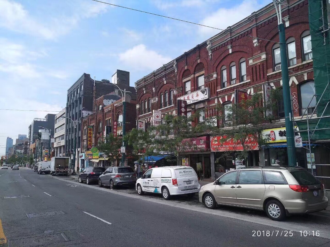 让大家忘记了自己是身在异乡的感觉,这里也没有央街