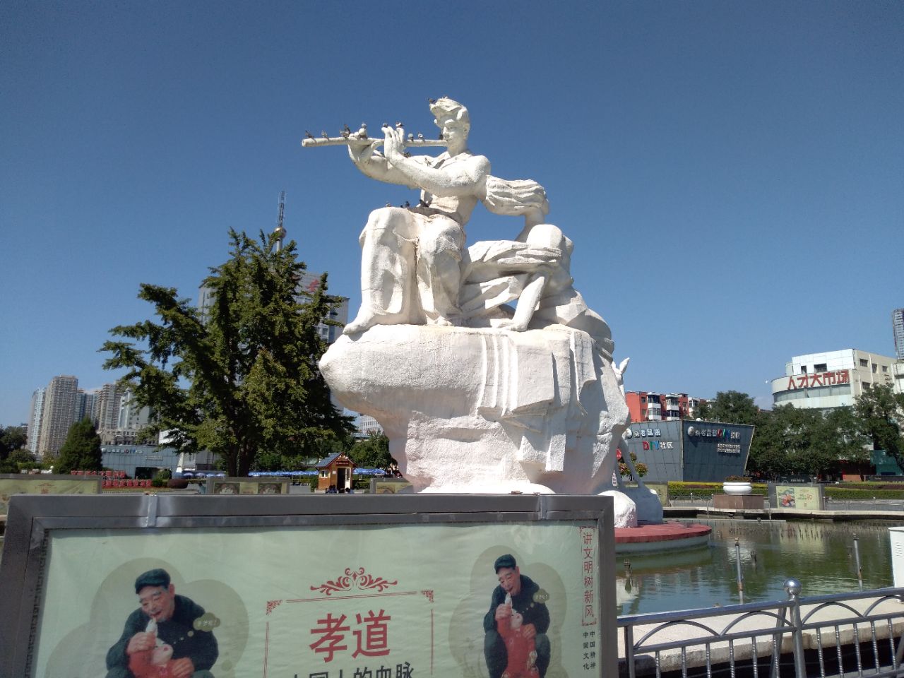 五一广场对外地游客吸引不大其实五一广场是一个地标性场景离火车站不