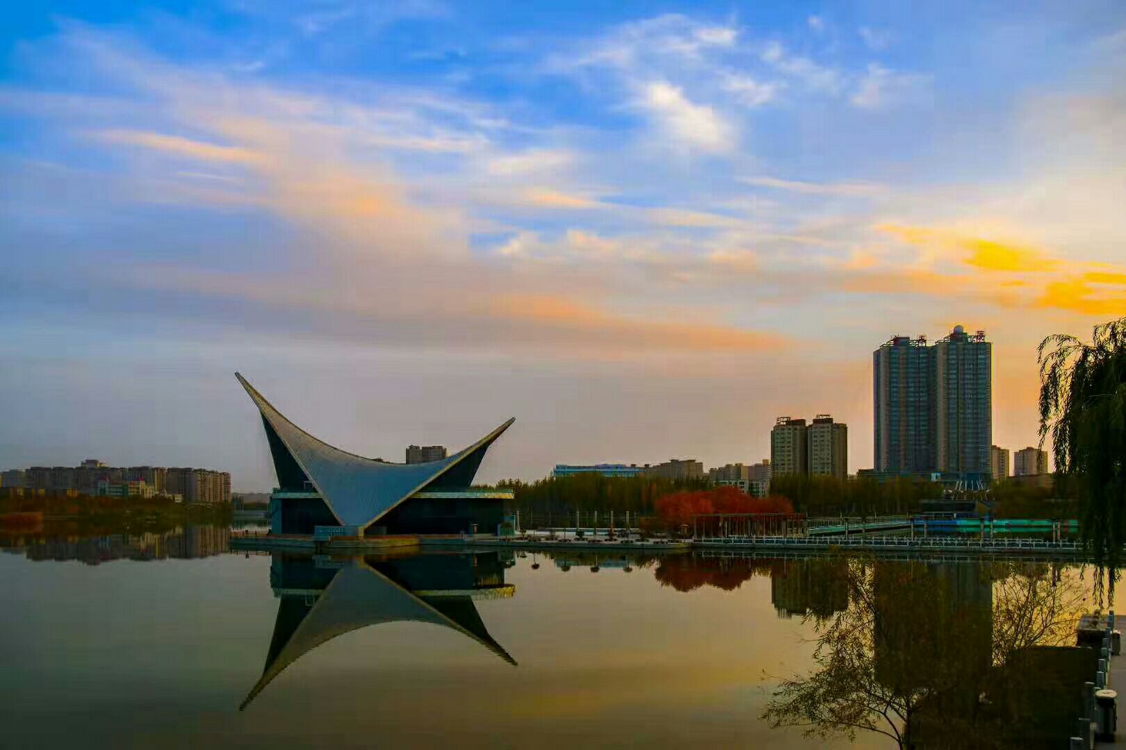 武汉东湖风景区碧潭观鱼|摄影|风光|洋洋598 - 原创作品 - 站酷 (ZCOOL)