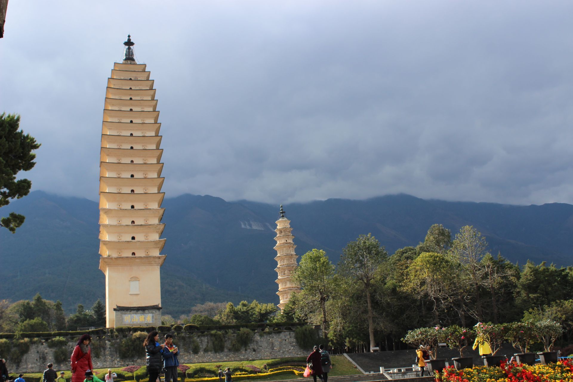 大鹏金翅鸟广场