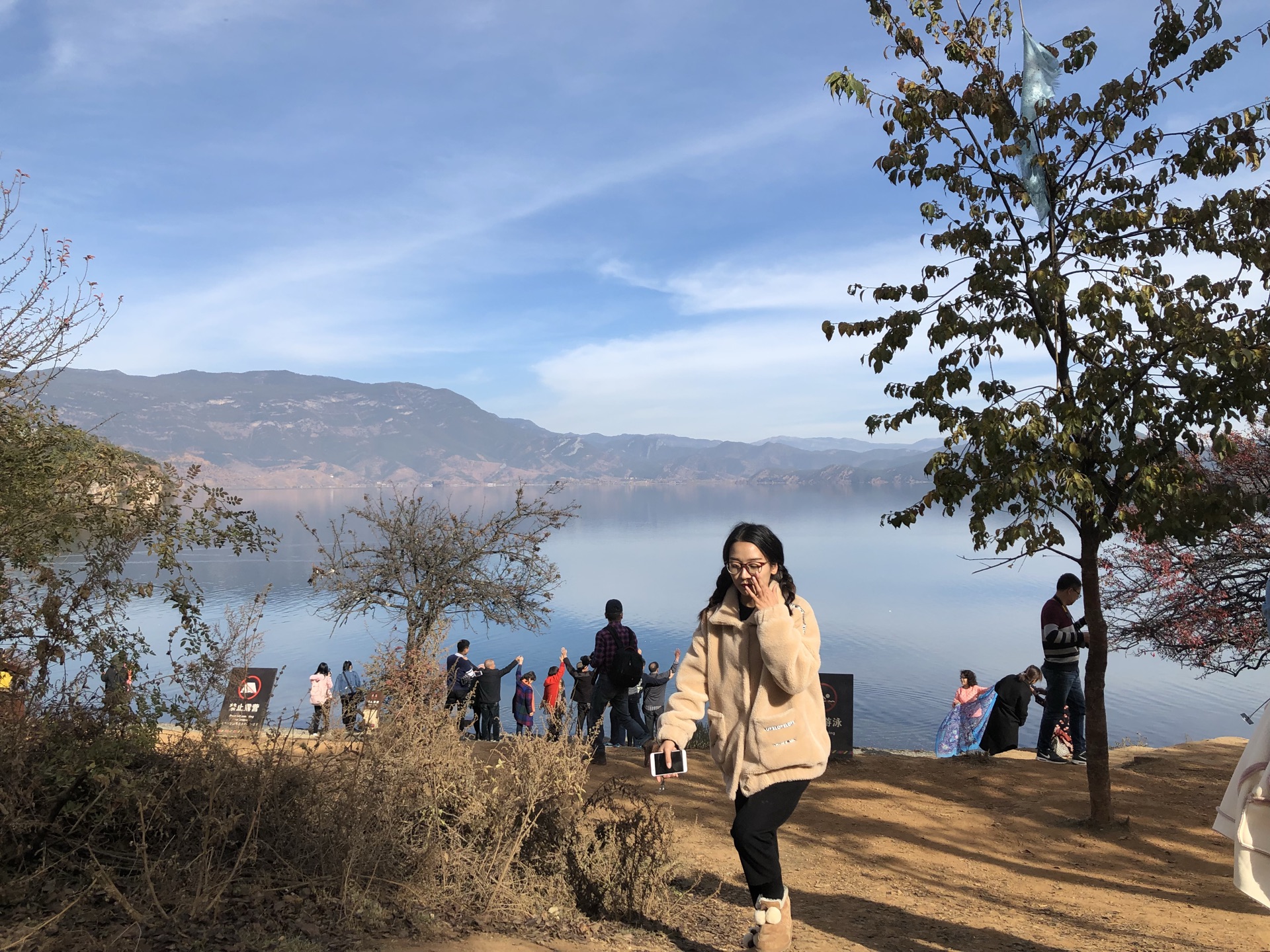 一個人旅遊跟團還是自己去好(一個人旅遊跟團還是自己去好一點)