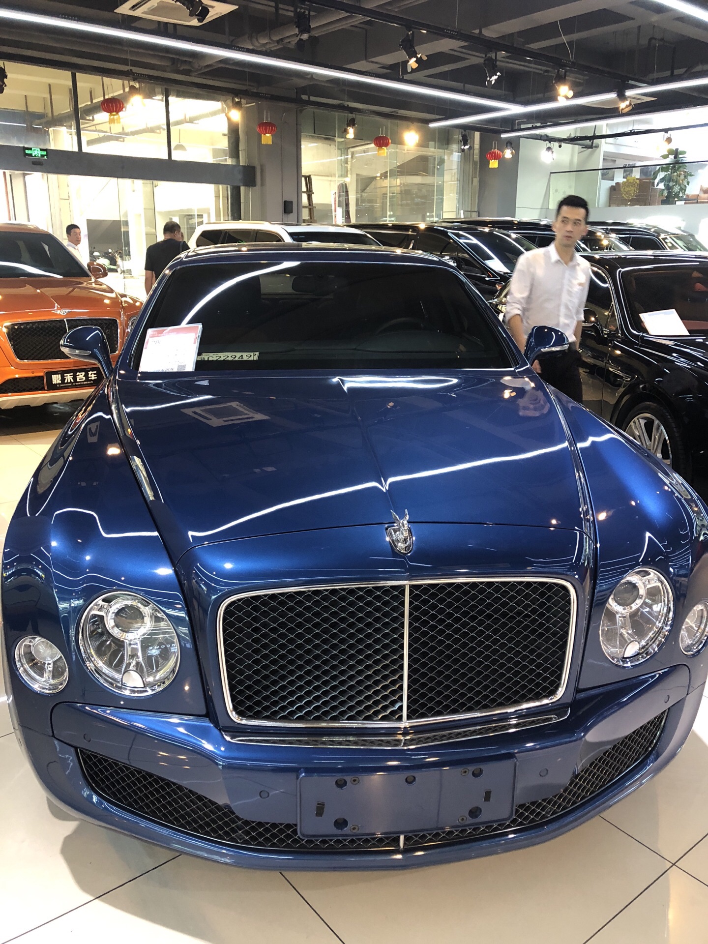 在这里,可以找到你想要的各种品牌车辆,满足你的名车和面子的需求!