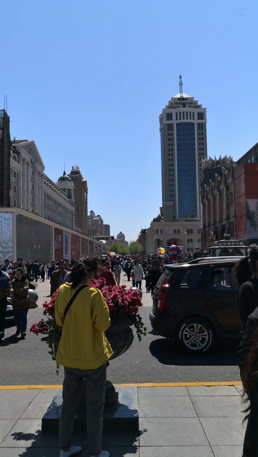 这个斯大林街离中央大街并不是很远啊,就在斯大林公园吧,应该是再往东