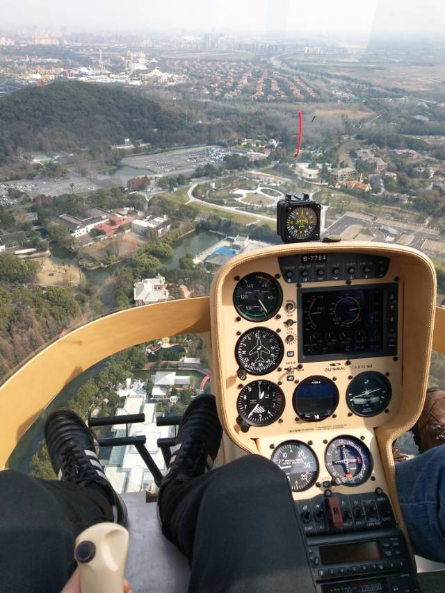 春节后带孩子去体验飞行了感觉超棒和乘坐大飞机完全不一样